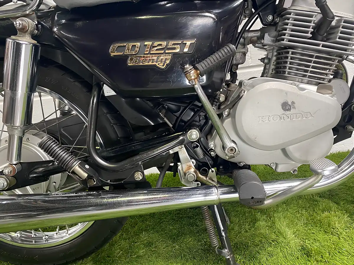 Used 1995 Honda CD125T Benly Black Chrome - Interior and Exterior details 17