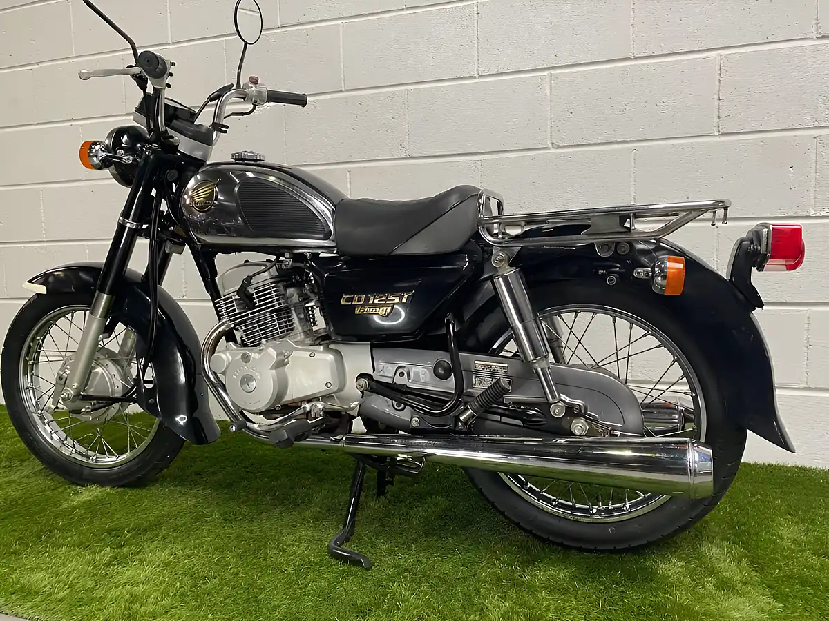 Used 1995 Honda CD125T Benly Black Chrome - Interior and Exterior details 9