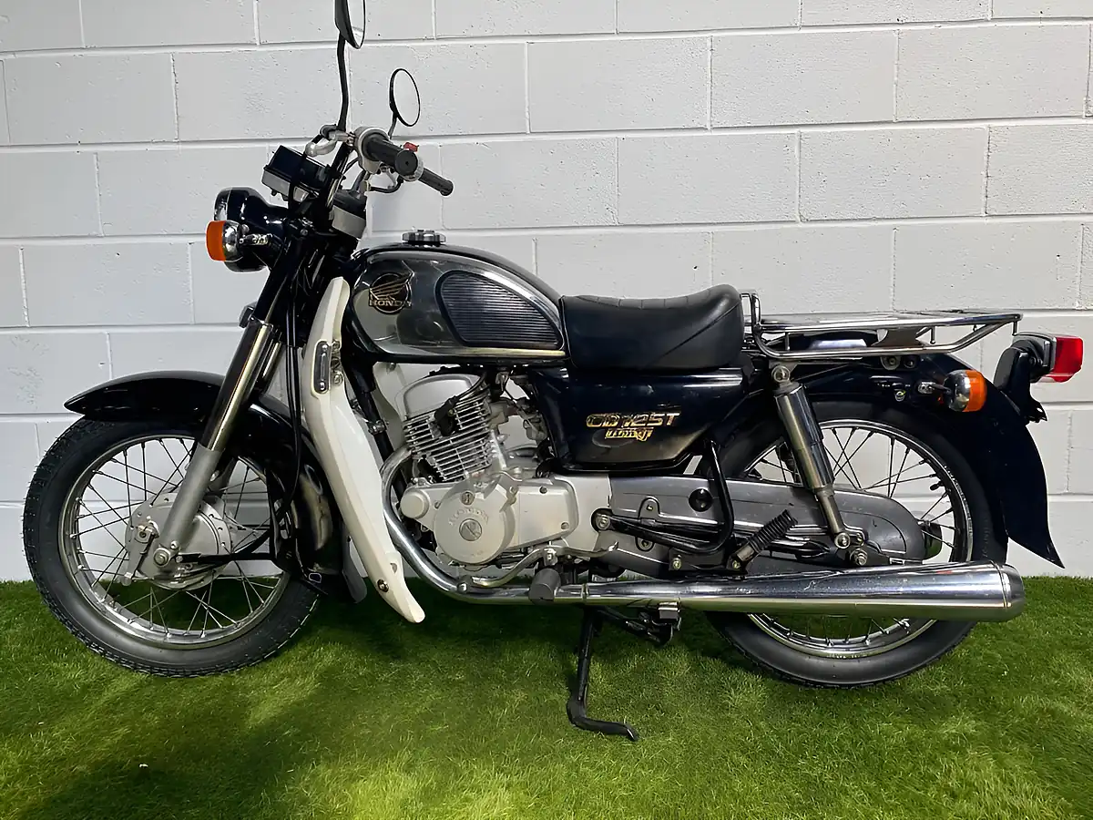 Used 1995 Honda CD125T Benly Black - Interior and Exterior details 11