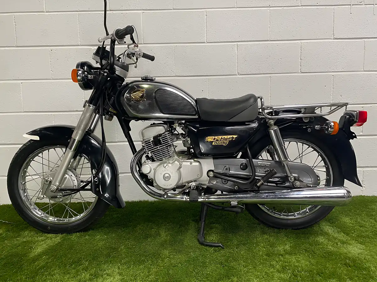 Used 1995 Honda CD125T Benly Black - Interior and Exterior details 11