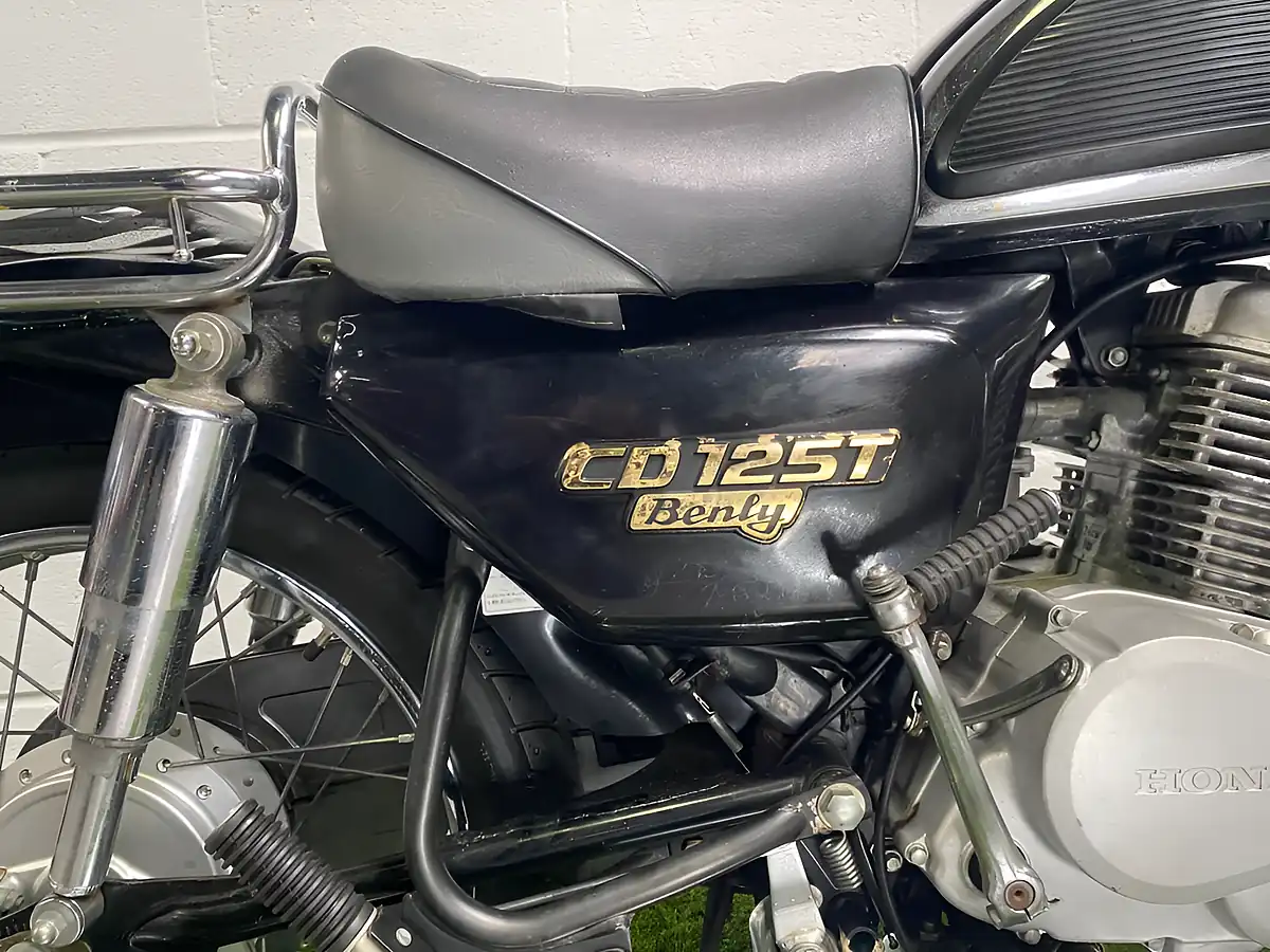 Used 1995 Honda CD125T Benly Black - Interior and Exterior details 17