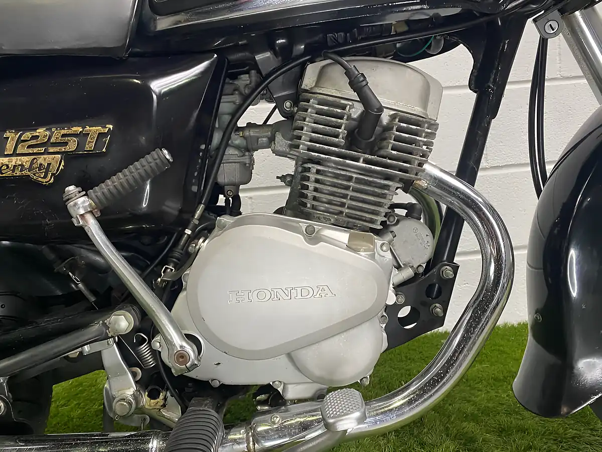Used 1995 Honda CD125T Benly Black - Interior and Exterior details 19