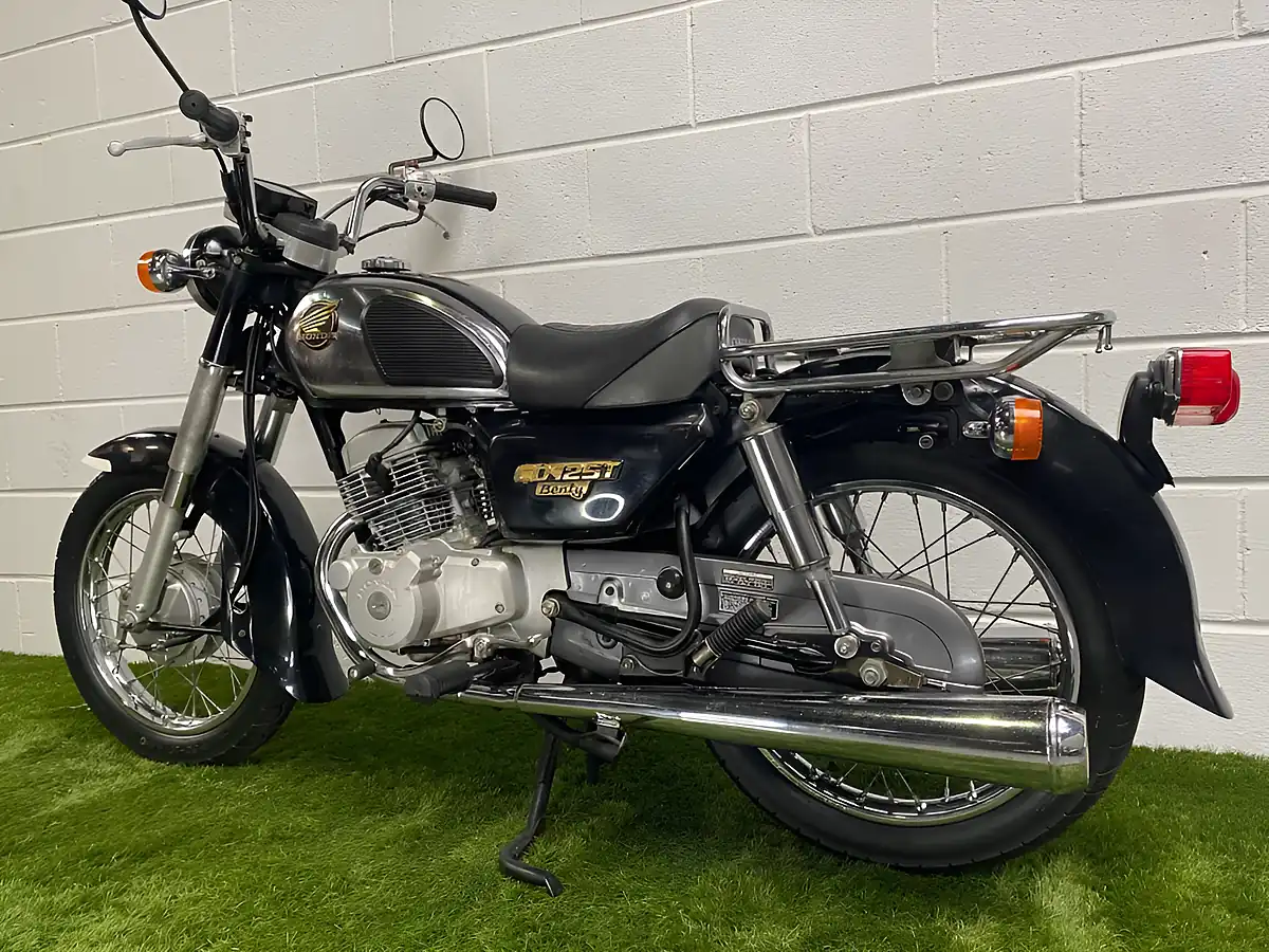 Used 1995 Honda CD125T Benly Black - Interior and Exterior details 9