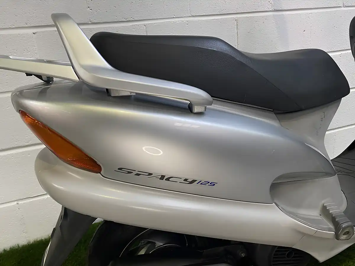 Used 1995 Honda Spacy 125 Silver - Interior and Exterior details 17