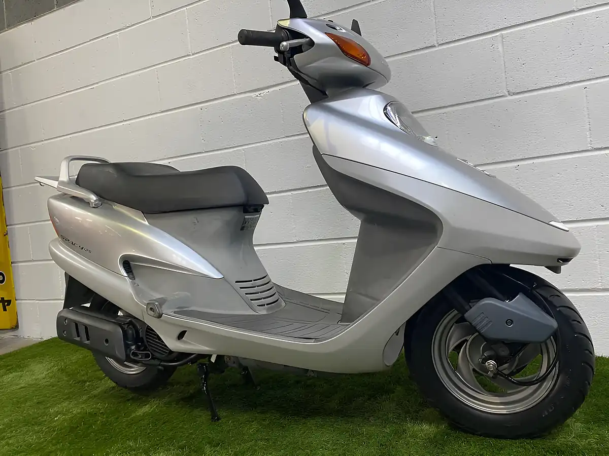 Used 1995 Honda Spacy 125 Silver - Interior and Exterior details 3
