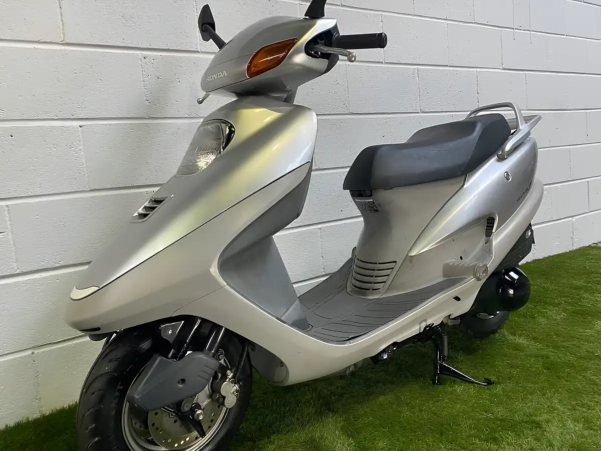 Used 1995 Honda Spacy 125 Silver - Interior and Exterior details 5