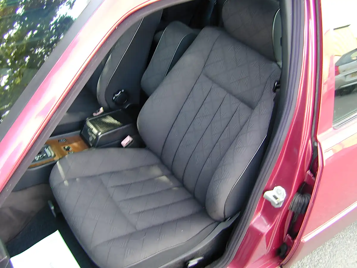 Used 1995 Mercedes-Benz 200 W124 Red - Interior and Exterior details 14