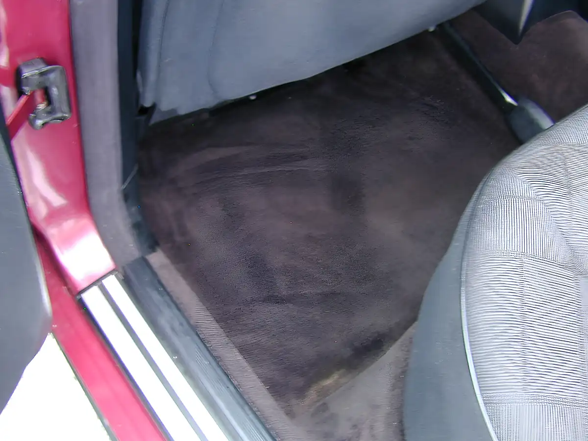 Used 1995 Mercedes-Benz 200 W124 Red - Interior and Exterior details 15