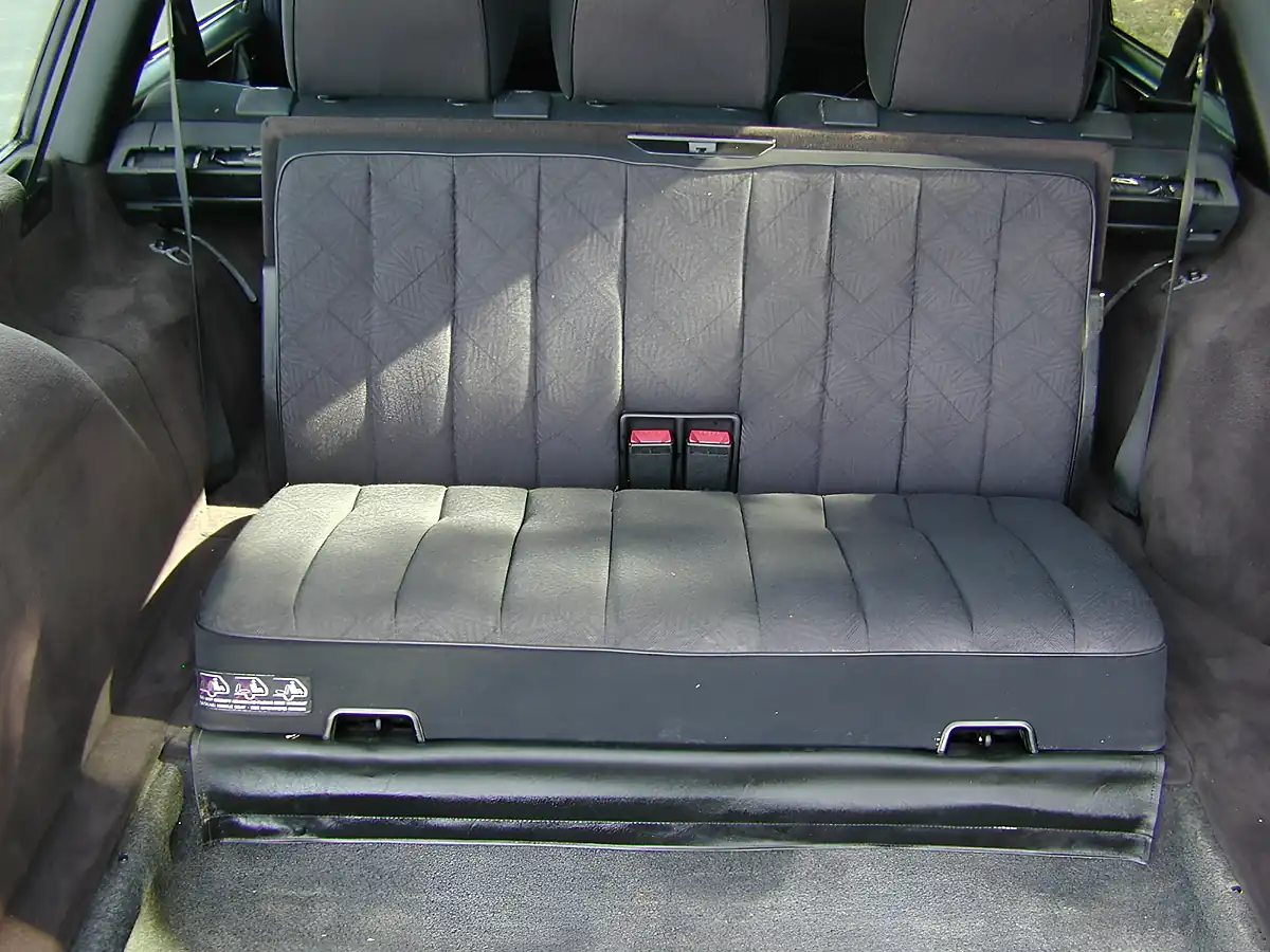 Used 1995 Mercedes-Benz 200 W124 Red - Interior and Exterior details 18