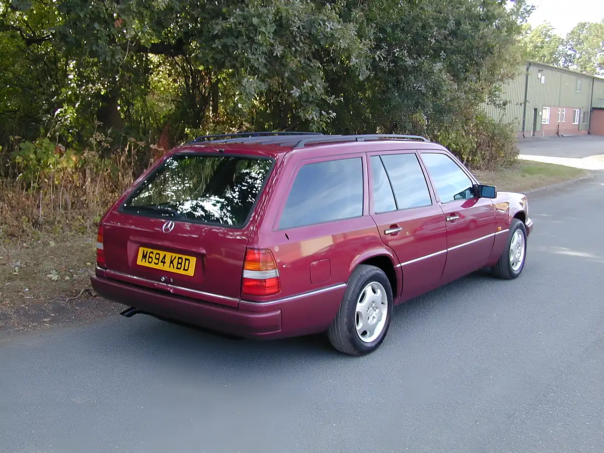 Used 1995 Mercedes-Benz 200 W124 Red - Interior and Exterior details 3