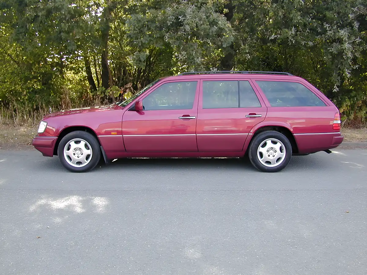 Used 1995 Mercedes-Benz 200 W124 Red - Interior and Exterior details 7