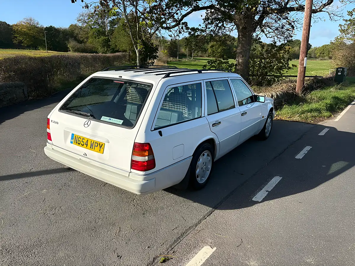 Used 1995 Mercedes-Benz 220 W124 Estate White - Interior and Exterior details 2