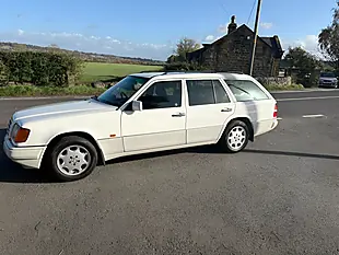 Used 1995 Mercedes-Benz 220 W124 Estate White - Interior and Exterior details 3