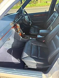 Used 1995 Mercedes-Benz 220 W124 Estate White - Interior and Exterior details 5