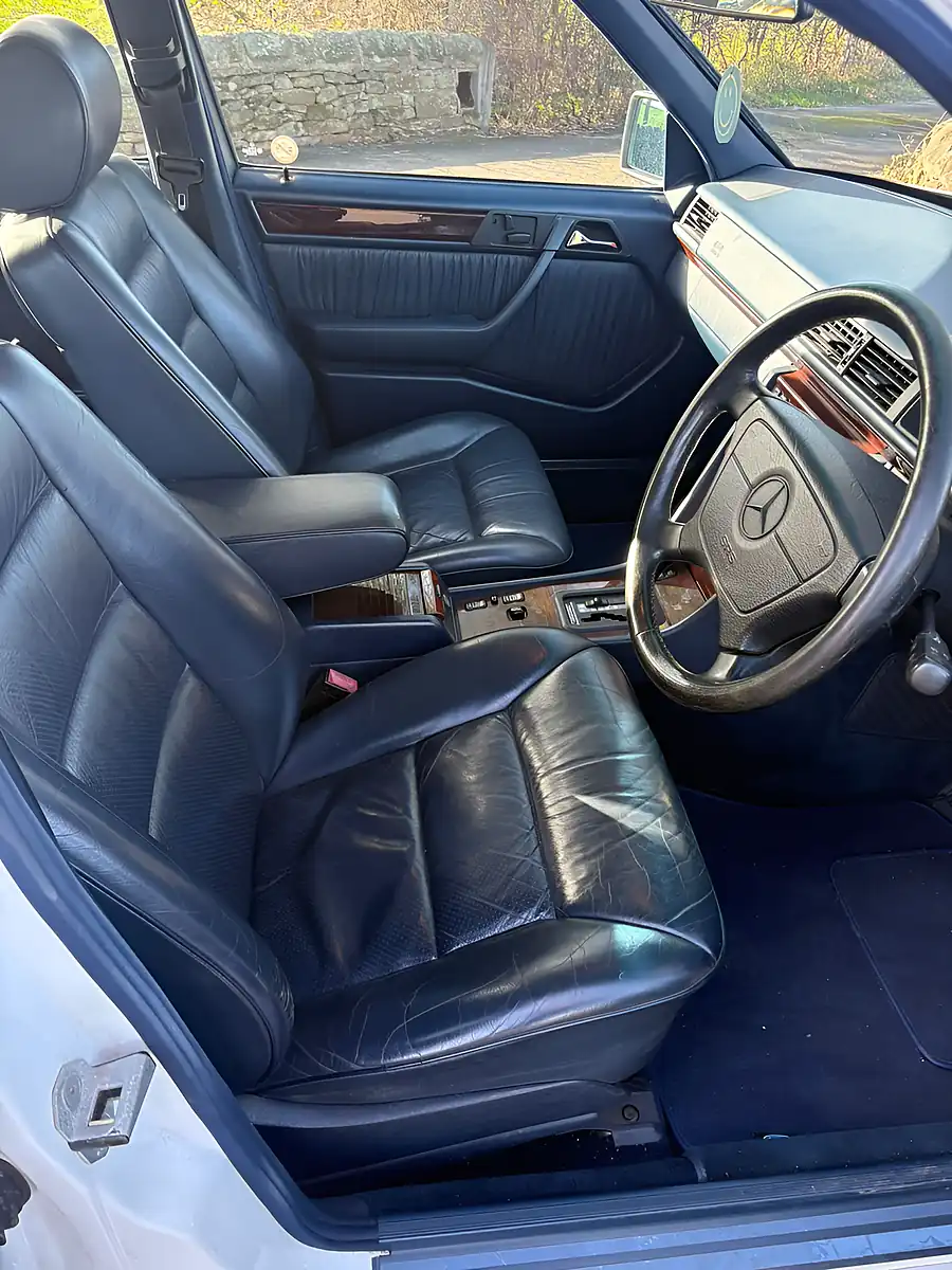 Used 1995 Mercedes-Benz 220 W124 Estate White - Interior and Exterior details 8