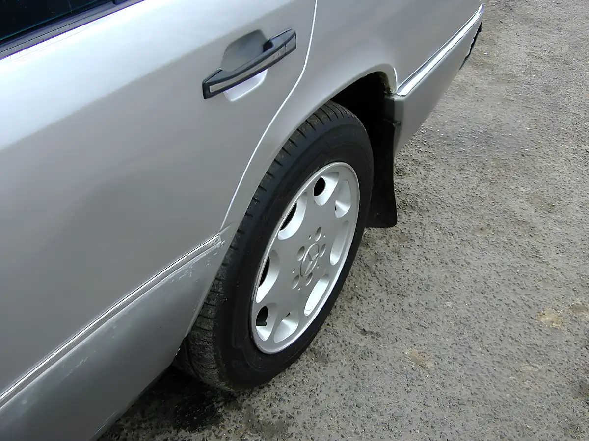 Used 1995 Mercedes-Benz 220 W124 Silver - Interior and Exterior details 11