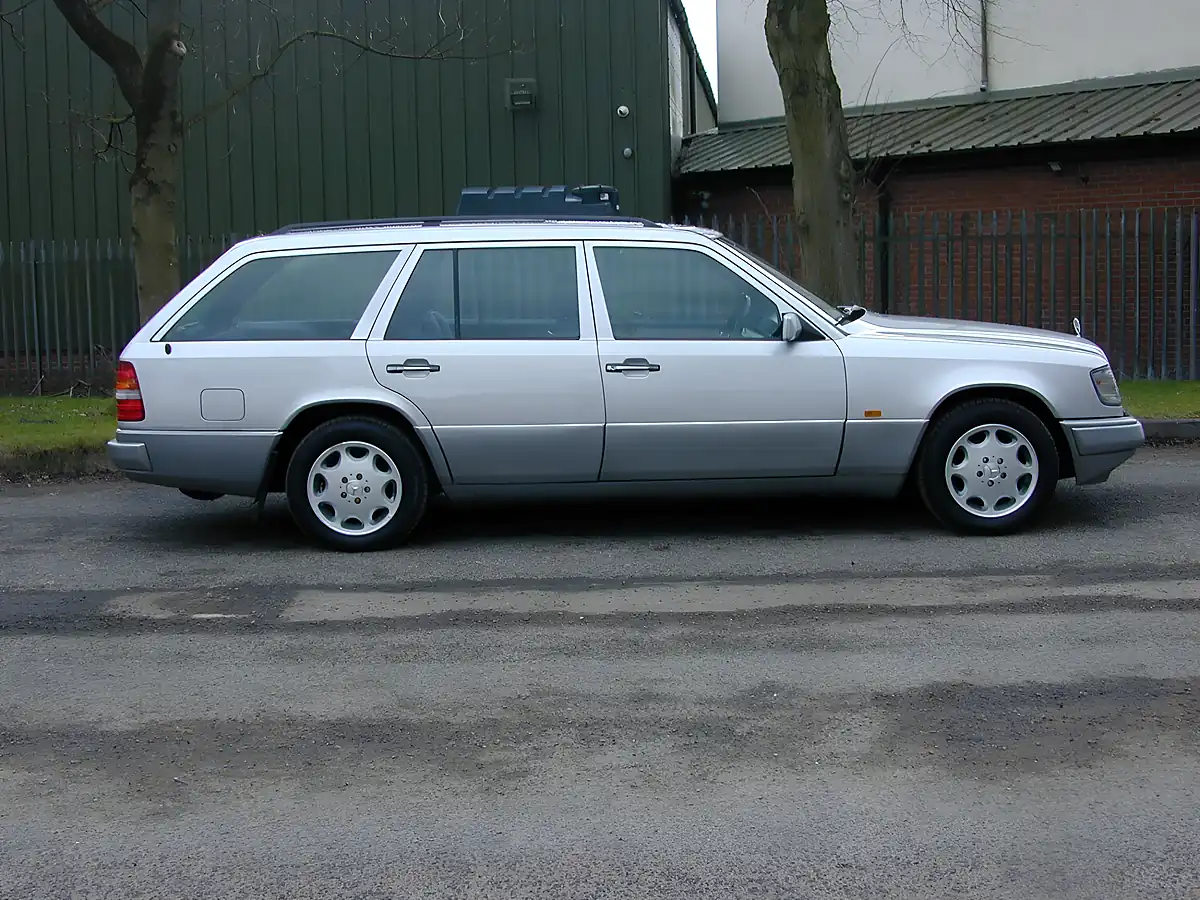 Used 1995 Mercedes-Benz 220 W124 Silver - Interior and Exterior details 2