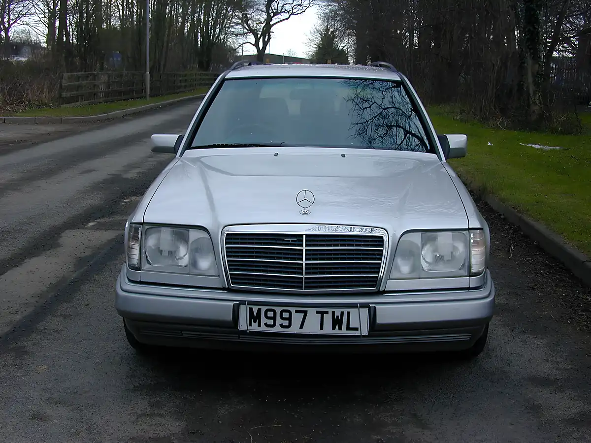 Used 1995 Mercedes-Benz 220 W124 Silver - Interior and Exterior details 4