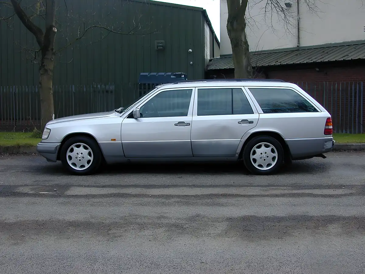 Used 1995 Mercedes-Benz 220 W124 Silver - Interior and Exterior details 7