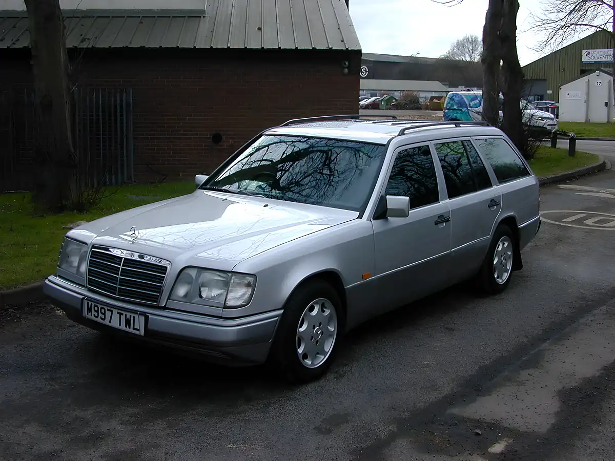 Used 1995 Mercedes-Benz 220 W124 Silver - Interior and Exterior details 8