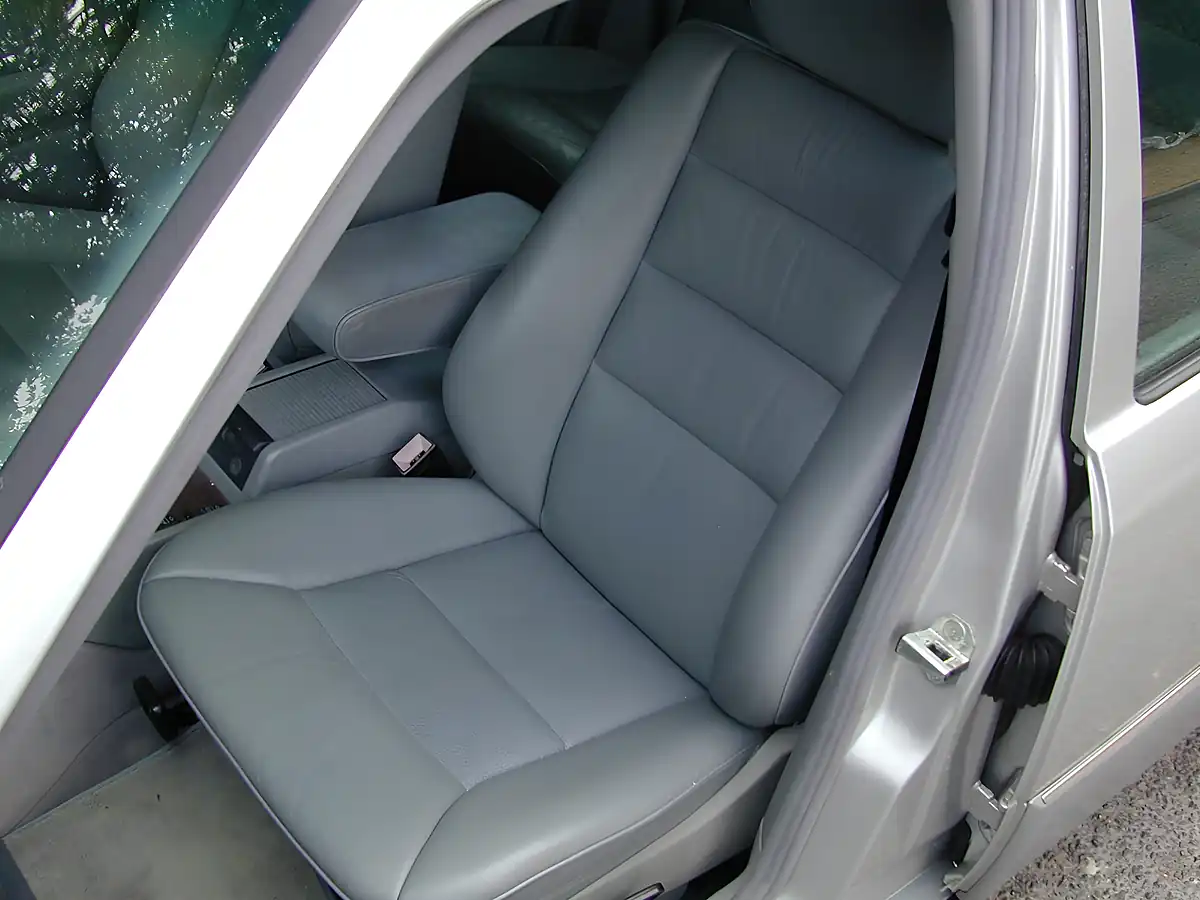 Used 1995 Mercedes-Benz 300 W124 Silver - Interior and Exterior details 14