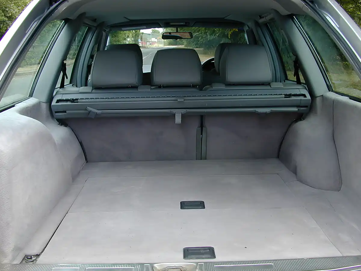 Used 1995 Mercedes-Benz 300 W124 Silver - Interior and Exterior details 17