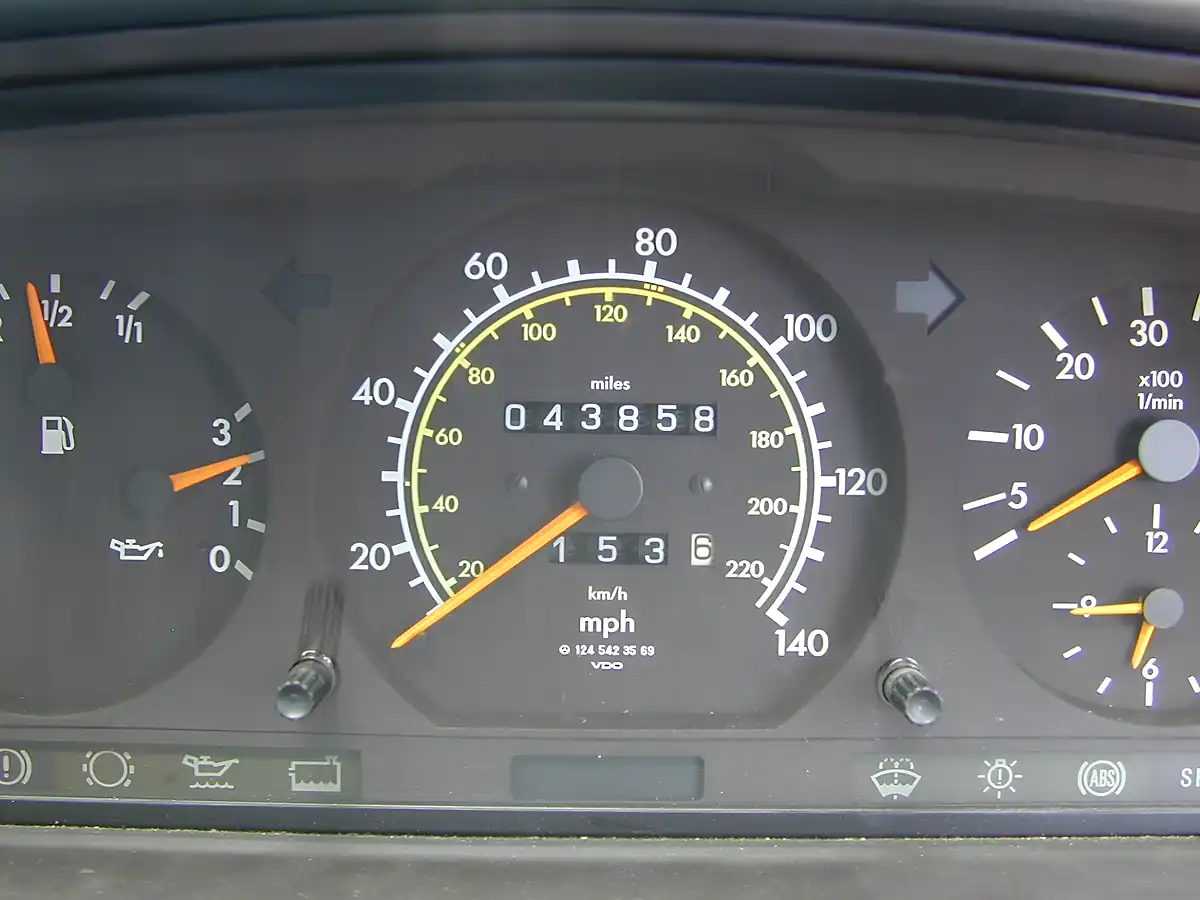 Used 1995 Mercedes-Benz 300 W124 Silver - Interior and Exterior details 20