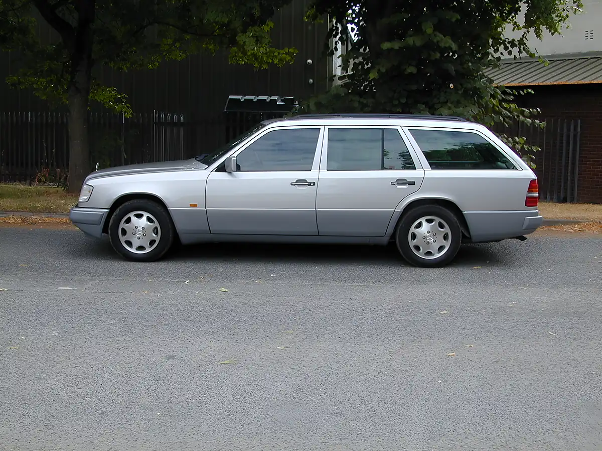 Used 1995 Mercedes-Benz 300 W124 Silver - Interior and Exterior details 7