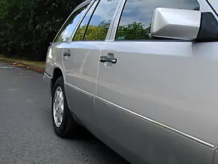Used 1995 Mercedes-Benz 320 Estate 7-seater Silver - Interior and Exterior details 10