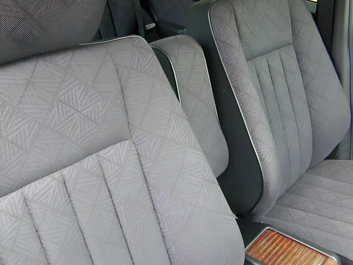 Used 1995 Mercedes-Benz 320 Estate 7-seater Silver - Interior and Exterior details 17
