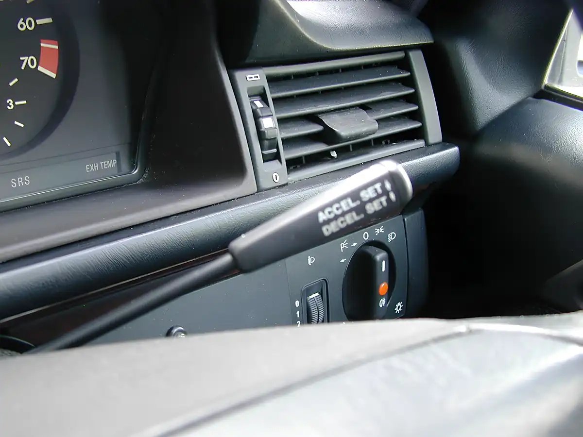 Used 1995 Mercedes-Benz 320 Estate 7-seater Silver - Interior and Exterior details 18
