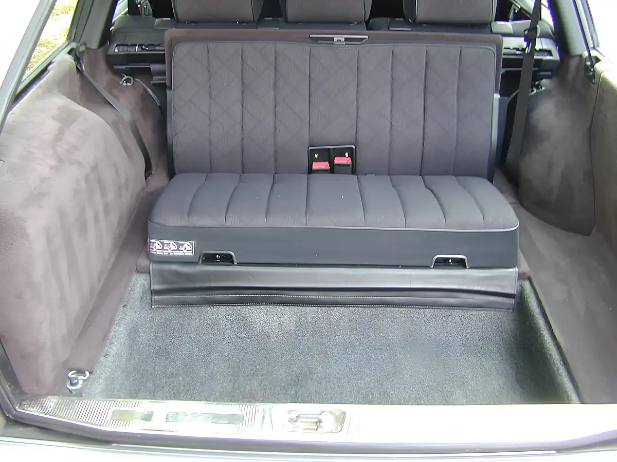 Used 1995 Mercedes-Benz 320 Estate 7-seater Silver - Interior and Exterior details 19