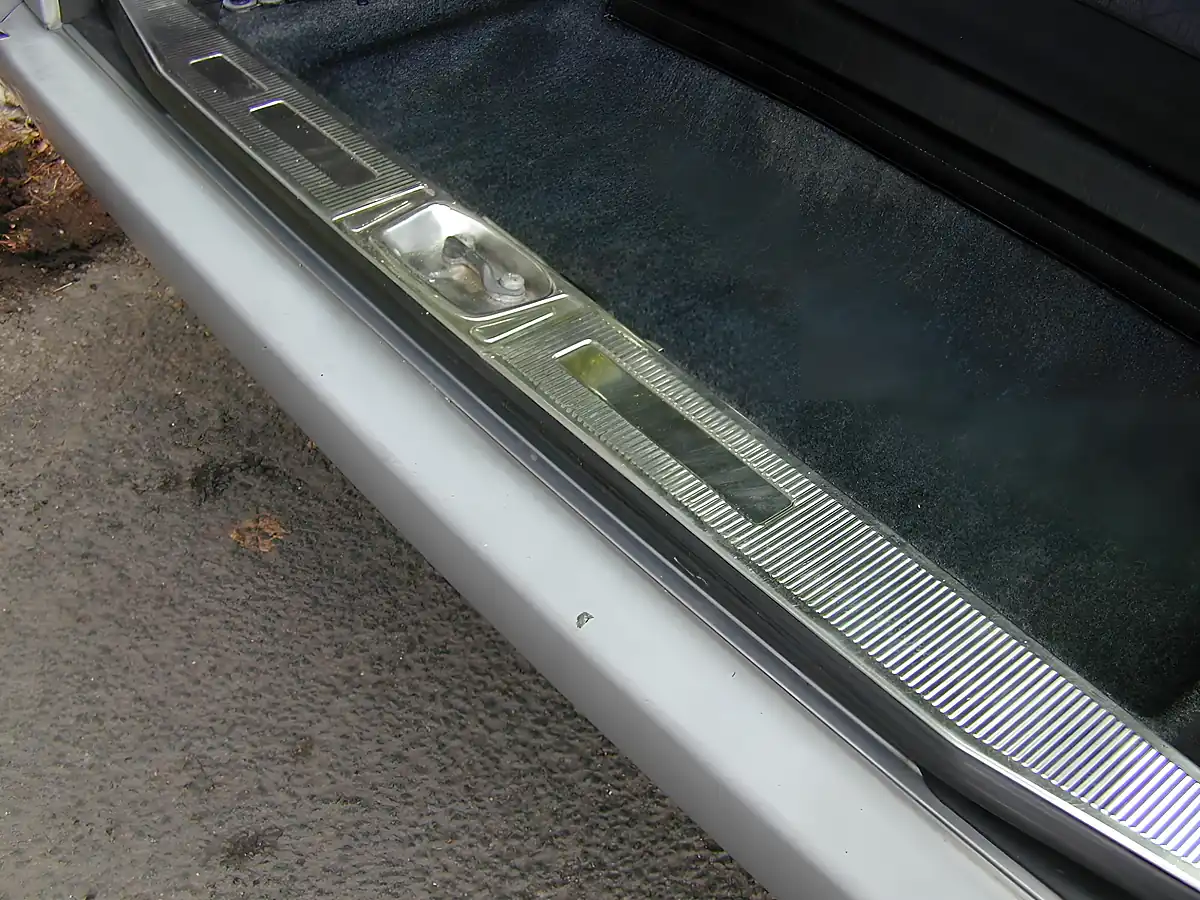 Used 1995 Mercedes-Benz 320 Estate 7-seater Silver - Interior and Exterior details 20