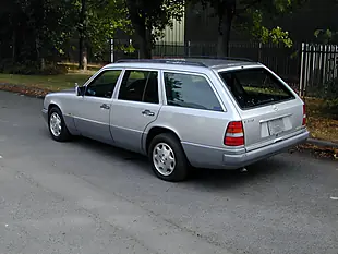 Used 1995 Mercedes-Benz 320 Estate 7-seater Silver - Interior and Exterior details 5