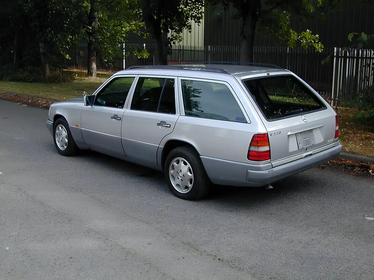 Used 1995 Mercedes-Benz 320 Estate 7-seater Silver - Interior and Exterior details 5