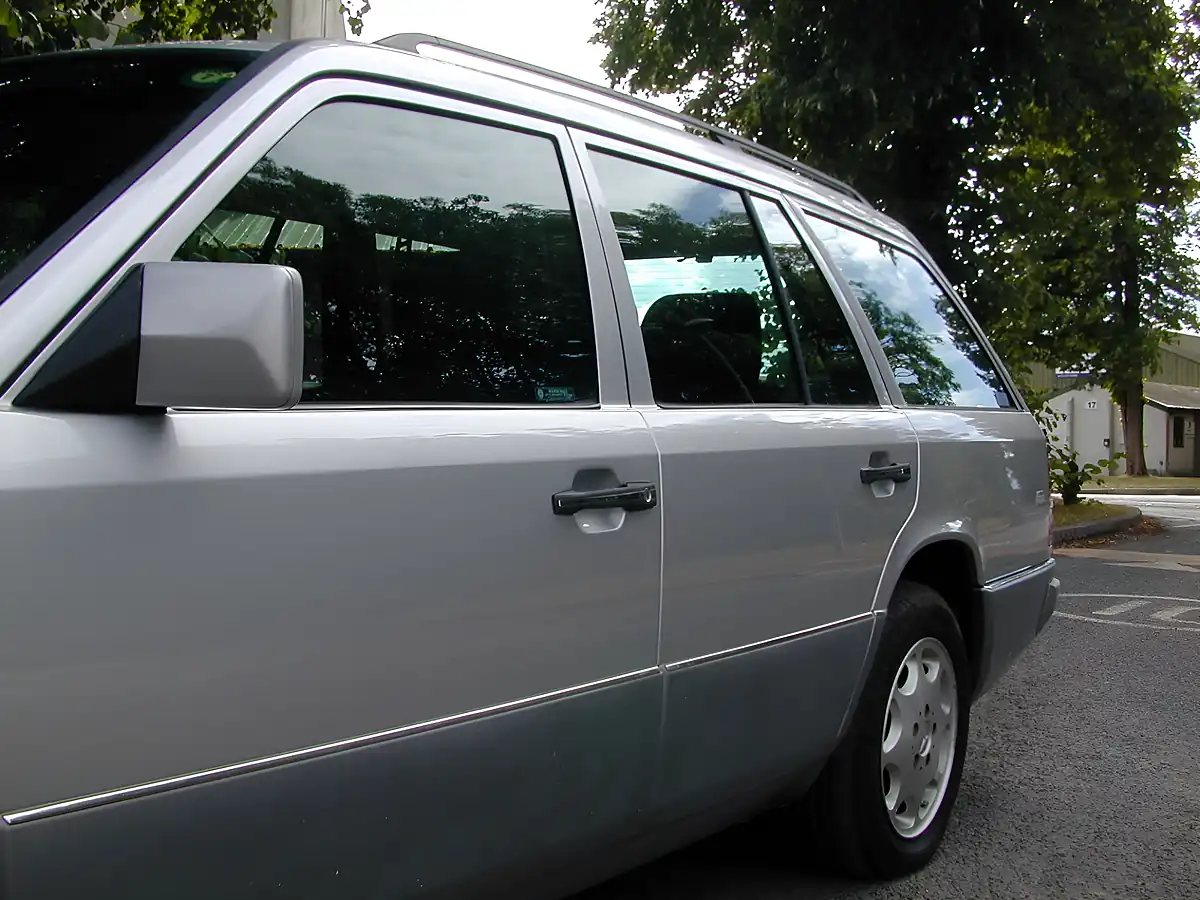 Used 1995 Mercedes-Benz 320 Estate Silver - Interior and Exterior details 11