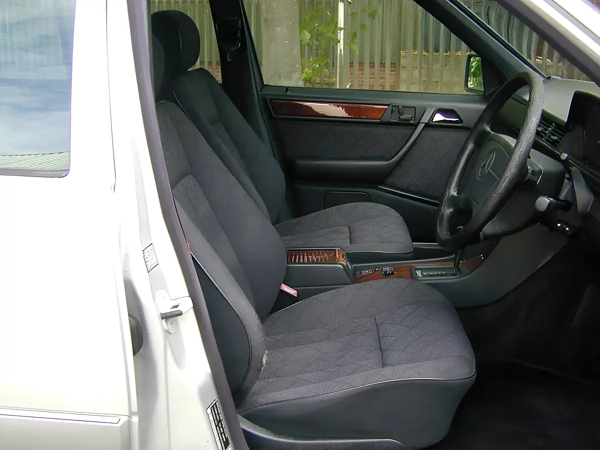 Used 1995 Mercedes-Benz 320 Estate Silver - Interior and Exterior details 16