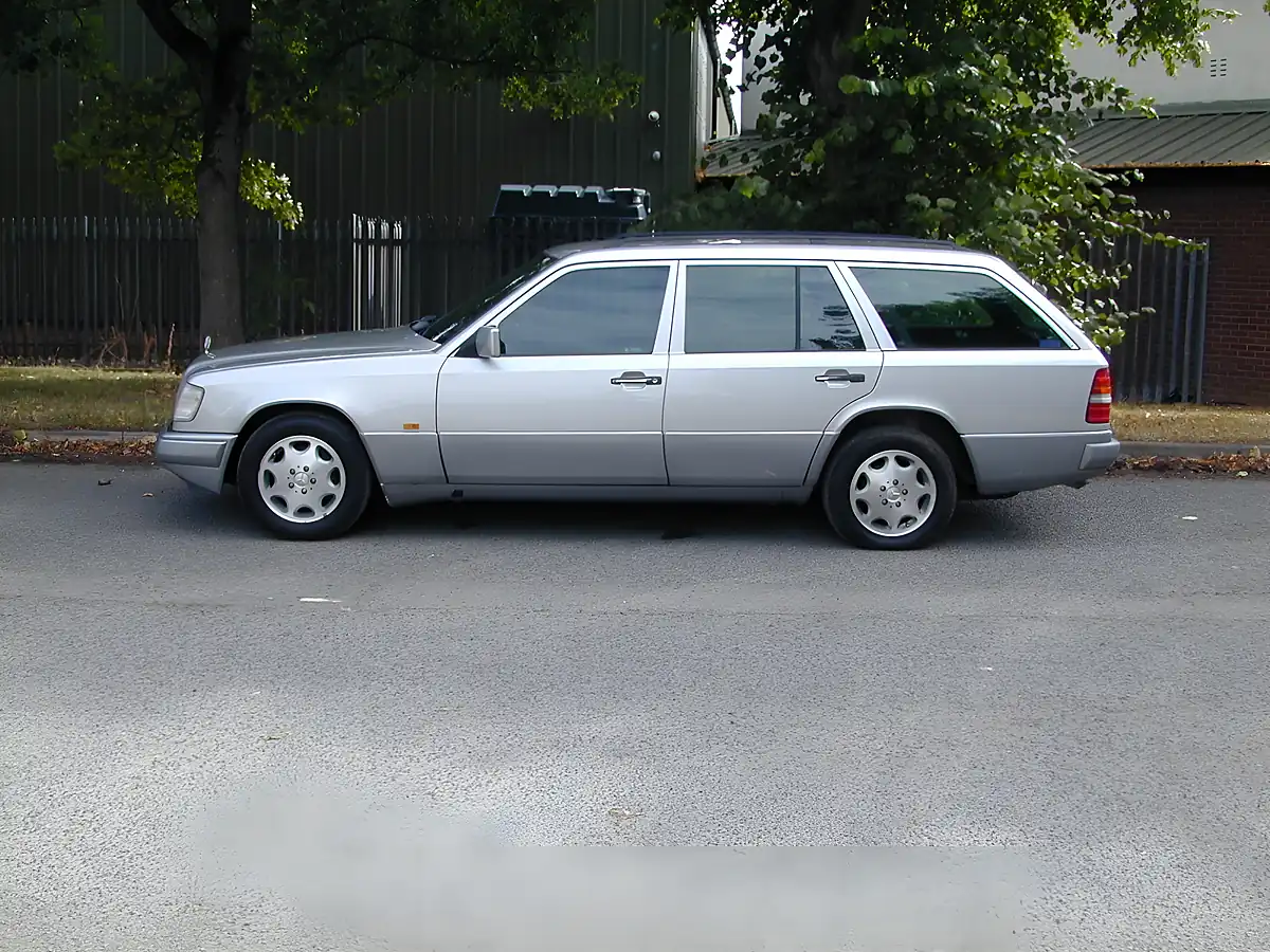 Used 1995 Mercedes-Benz 320 Estate Silver - Interior and Exterior details 6