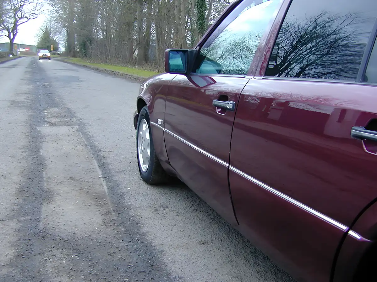 Used 1995 Mercedes-Benz 320 W124 Almondine Red Metallic - Interior and Exterior details 13