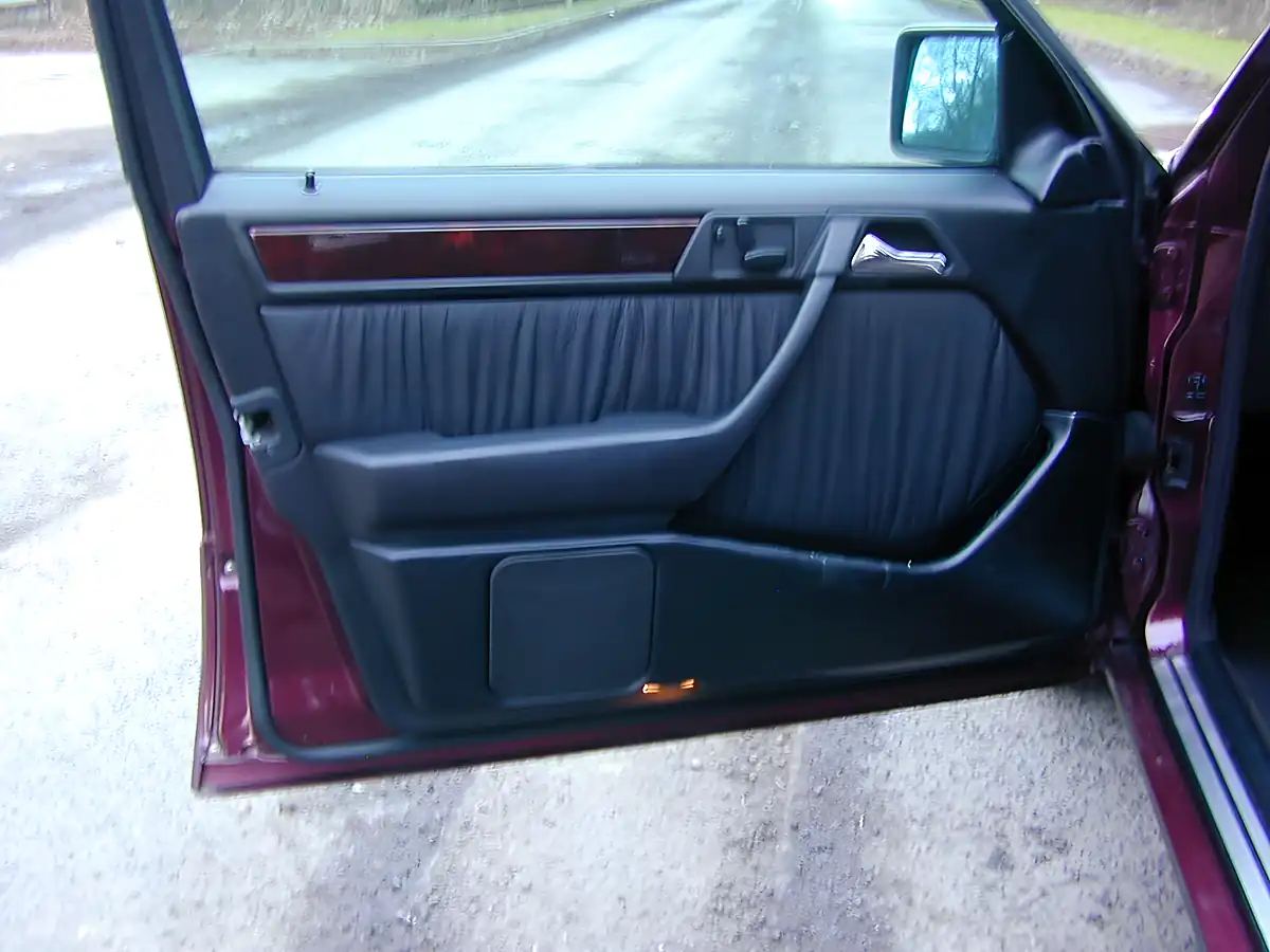 Used 1995 Mercedes-Benz 320 W124 Almondine Red Metallic - Interior and Exterior details 14