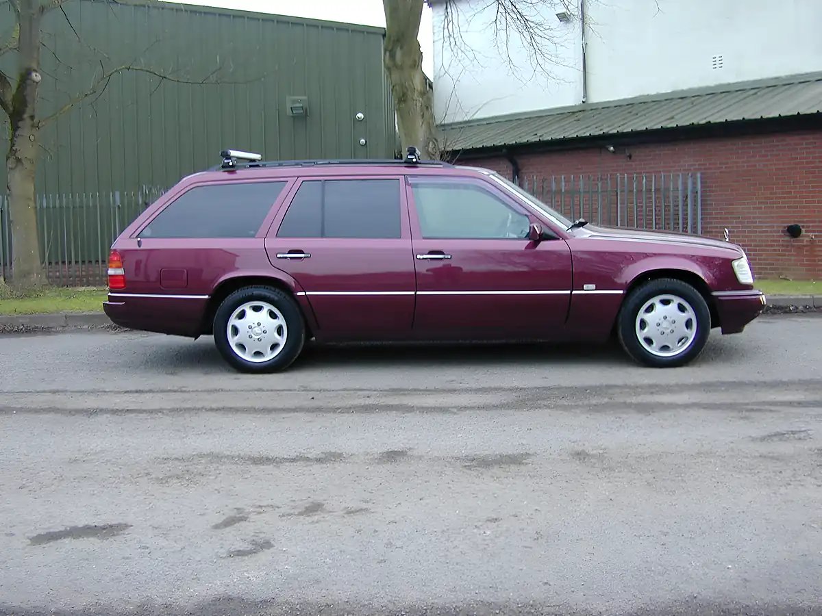 Used 1995 Mercedes-Benz 320 W124 Almondine Red Metallic - Interior and Exterior details 2