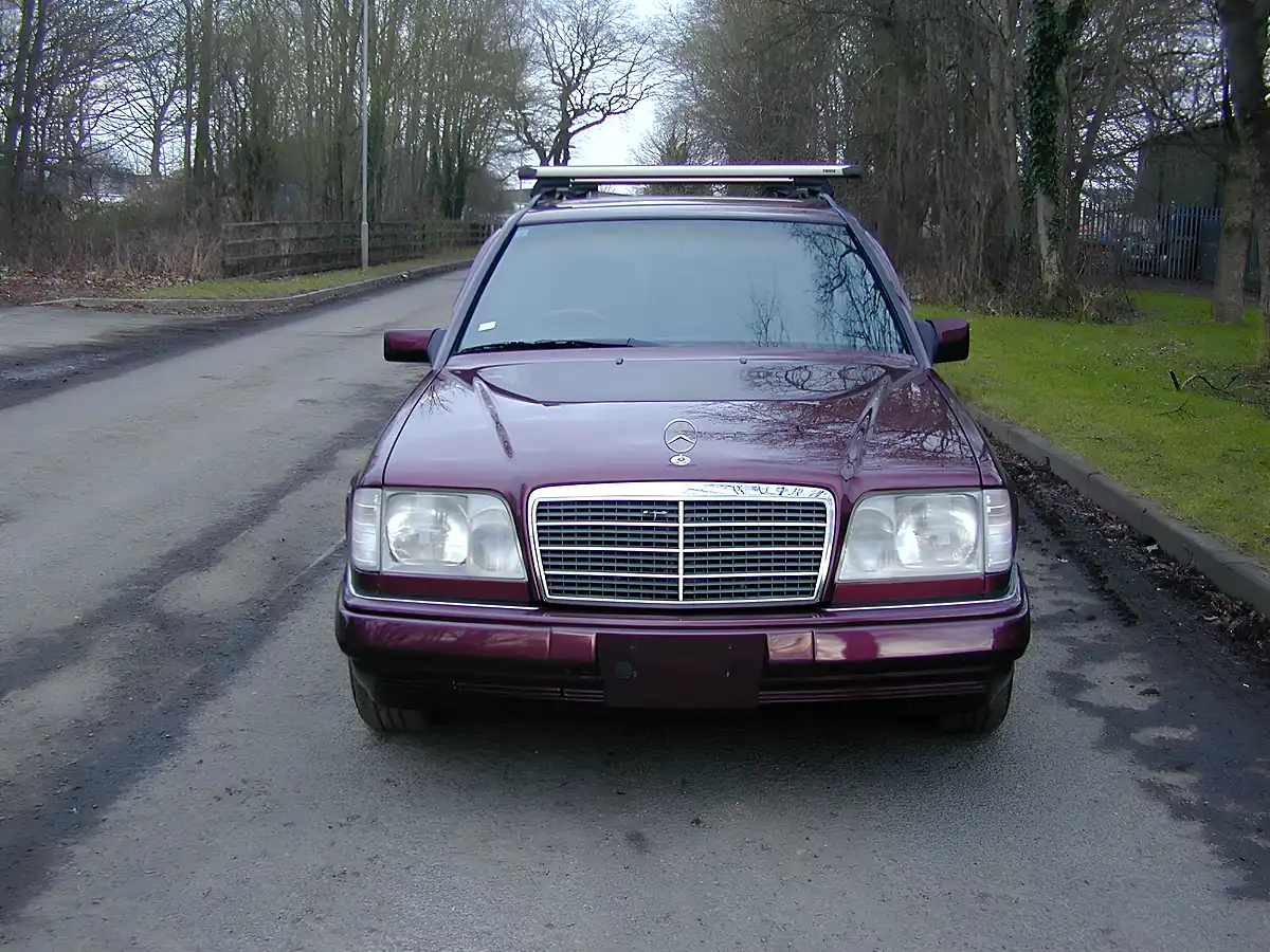 Used 1995 Mercedes-Benz 320 W124 Almondine Red Metallic - Interior and Exterior details 4