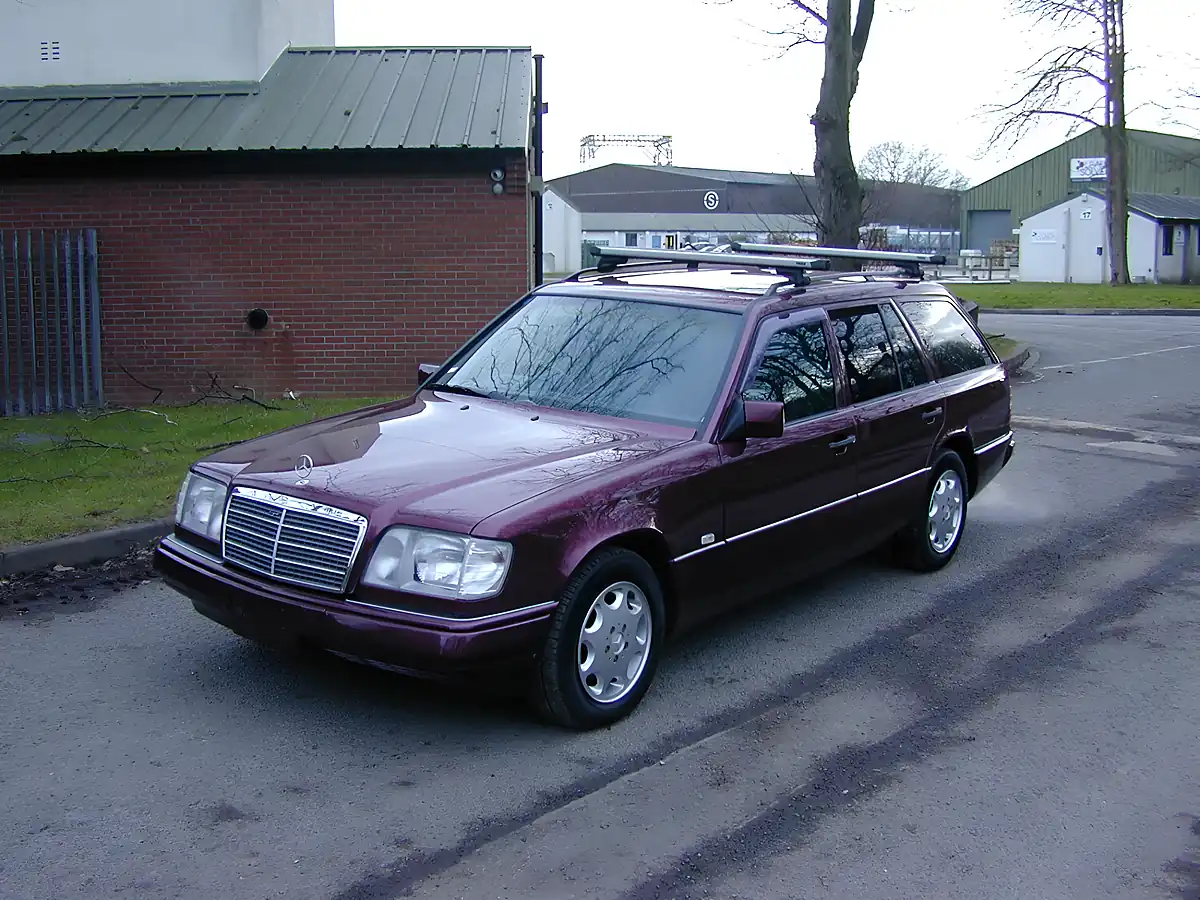 Used 1995 Mercedes-Benz 320 W124 Almondine Red Metallic - Interior and Exterior details 6