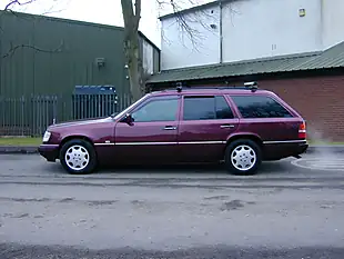 Used 1995 Mercedes-Benz 320 W124 Almondine Red Metallic - Interior and Exterior details 7