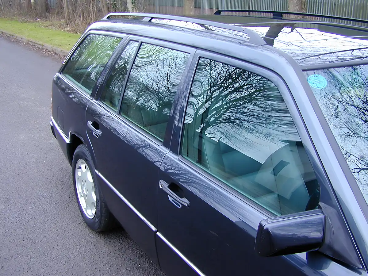 Used 1995 Mercedes-Benz 320 W124 Estate 7-seater Sapphire Black Metallic - Interior and Exterior details 10