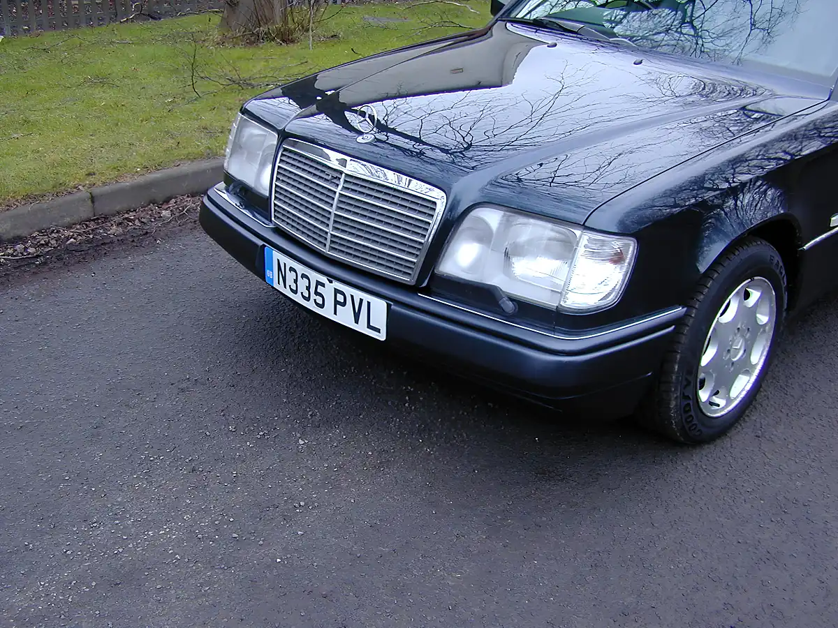 Used 1995 Mercedes-Benz 320 W124 Estate 7-seater Sapphire Black Metallic - Interior and Exterior details 11