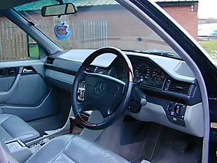 Used 1995 Mercedes-Benz 320 W124 Estate 7-seater Sapphire Black Metallic - Interior and Exterior details 15