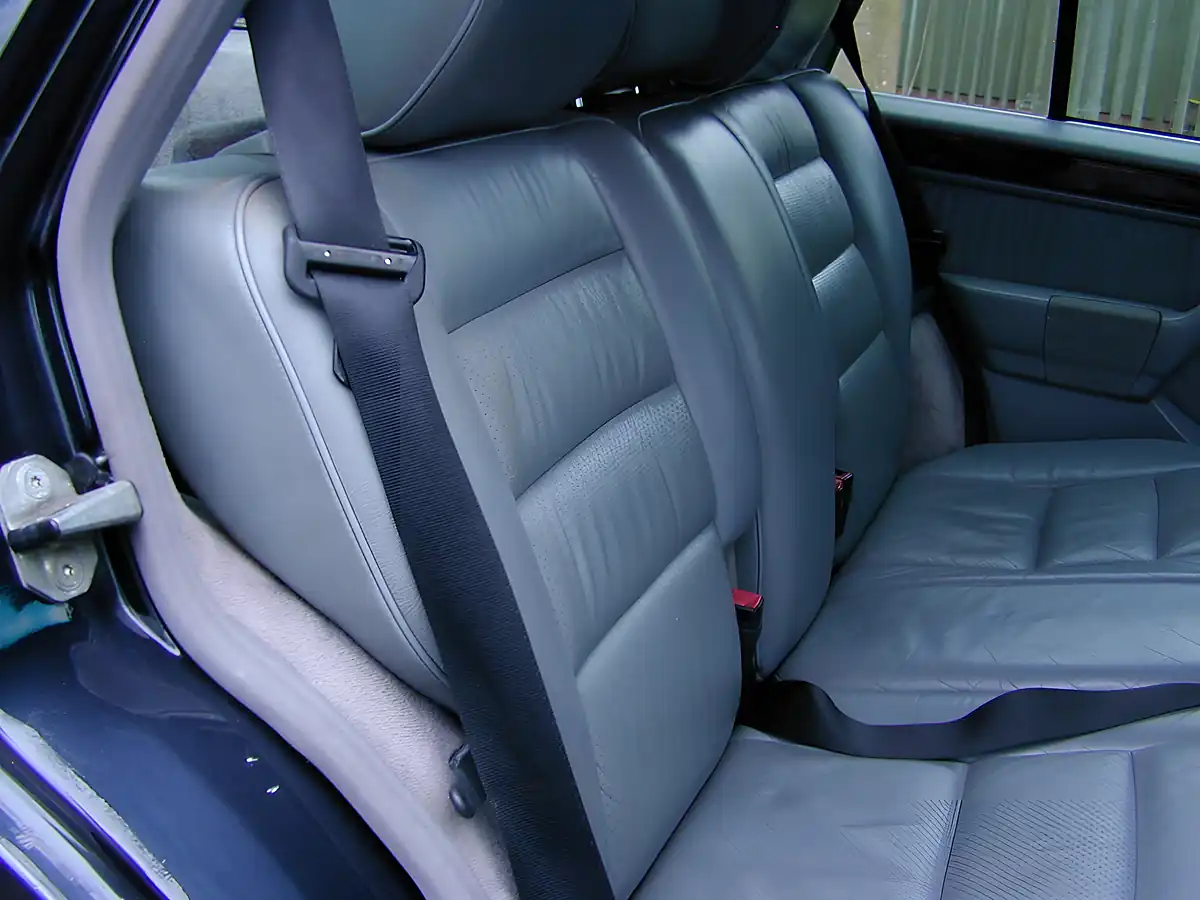 Used 1995 Mercedes-Benz 320 W124 Estate 7-seater Sapphire Black Metallic - Interior and Exterior details 16