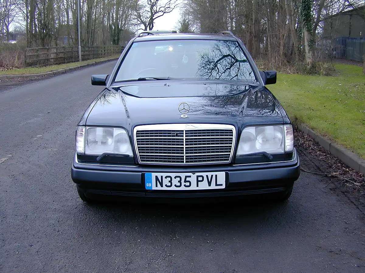 Used 1995 Mercedes-Benz 320 W124 Estate 7-seater Sapphire Black Metallic - Interior and Exterior details 4
