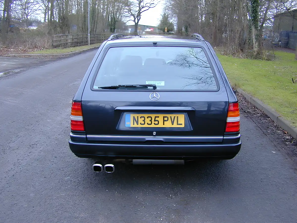 Used 1995 Mercedes-Benz 320 W124 Estate 7-seater Sapphire Black Metallic - Interior and Exterior details 5